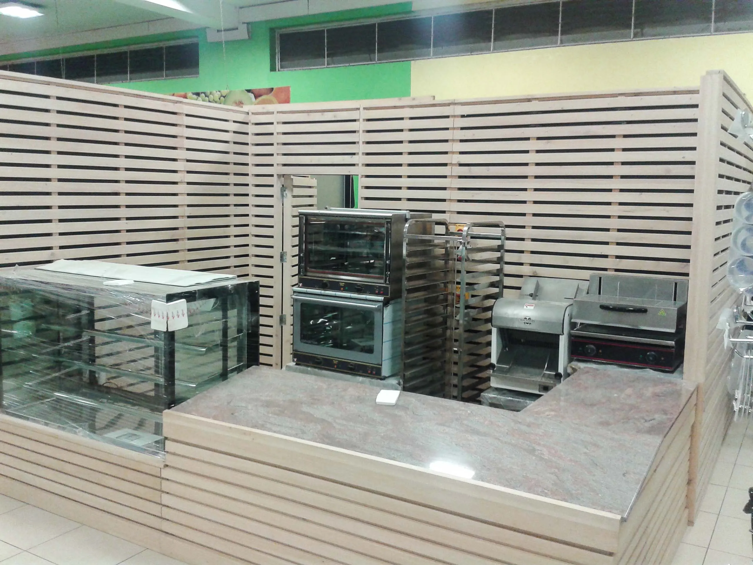 DELI FRONTS BAKERY