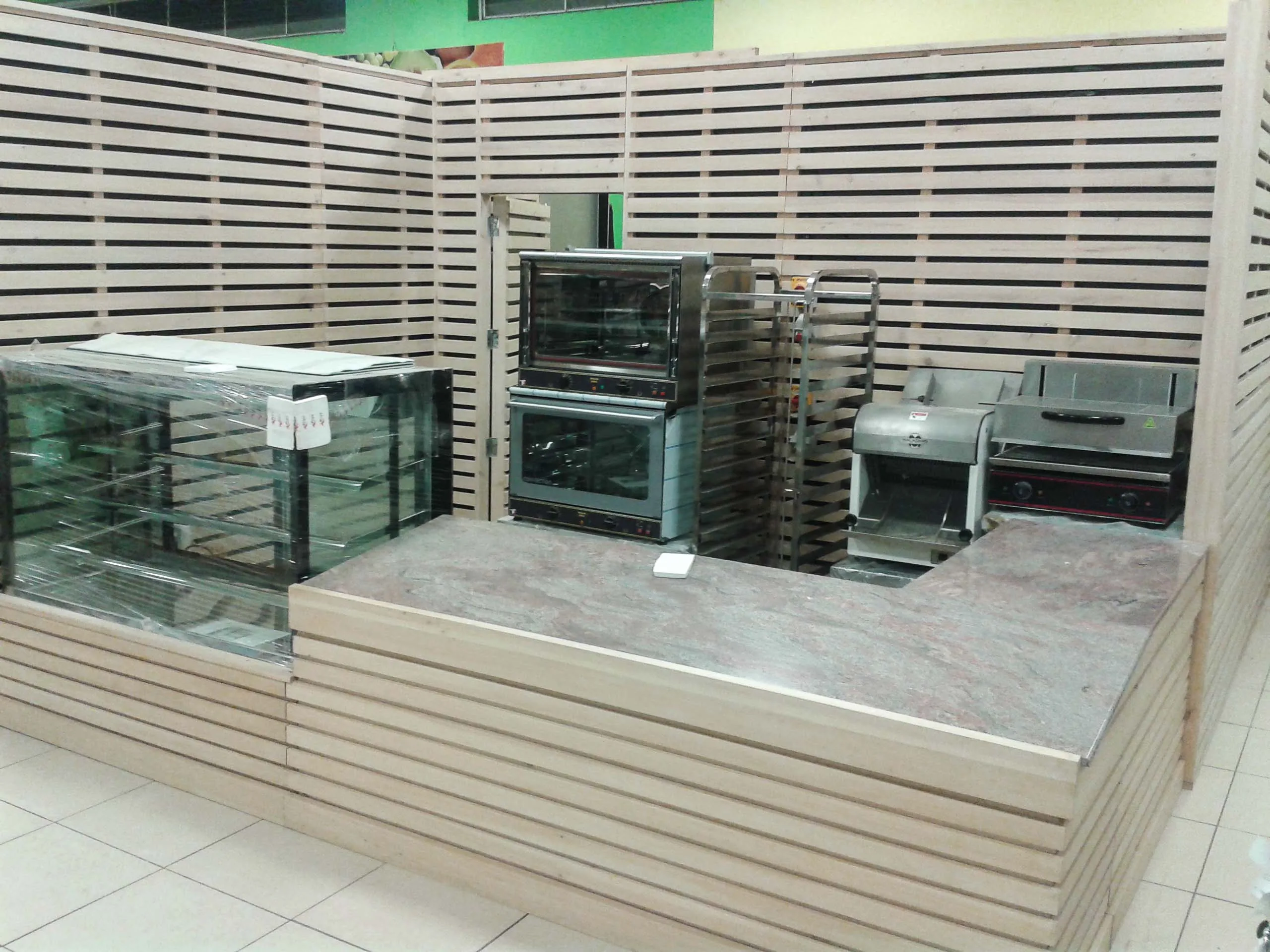 DELI FRONTS BAKERY