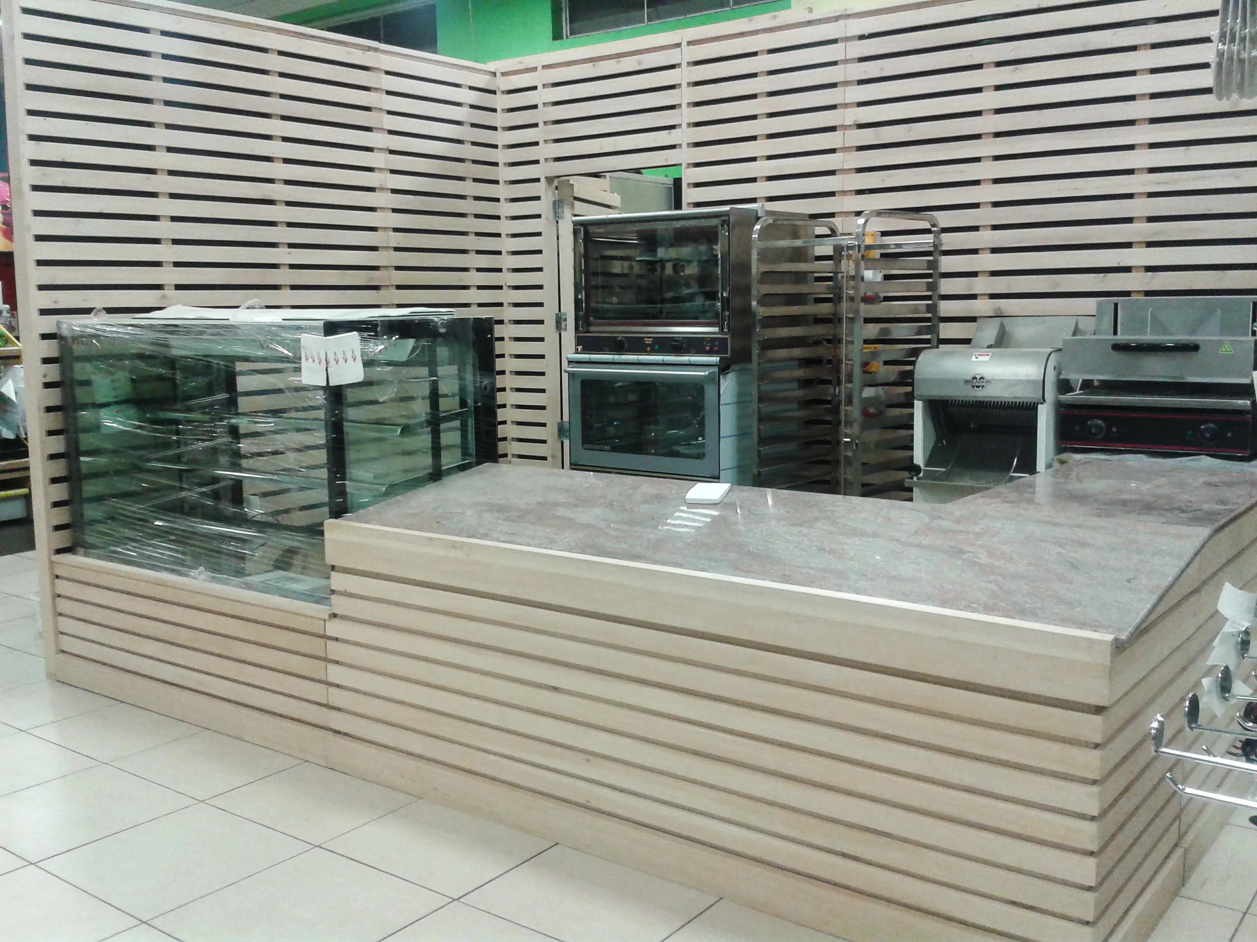 DELI FRONTS BAKERY